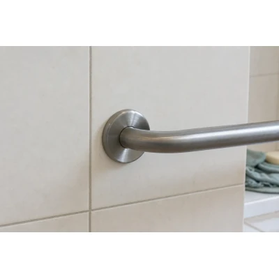Haltegriff ohne Bohren: Montage &amp; Empfehlungen - Haltegriff ohne Bohren in der Dusche | Seniorbad.de